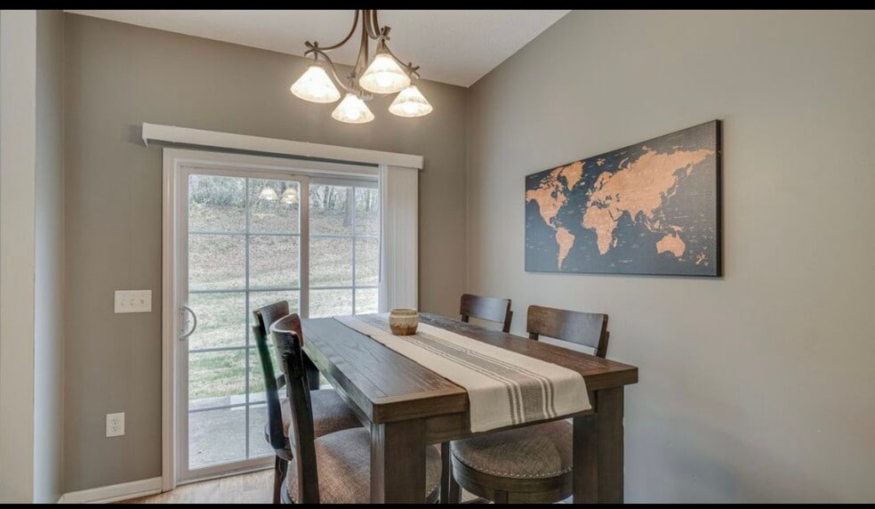 Building Photo - 8308 Oak Knoll Dr