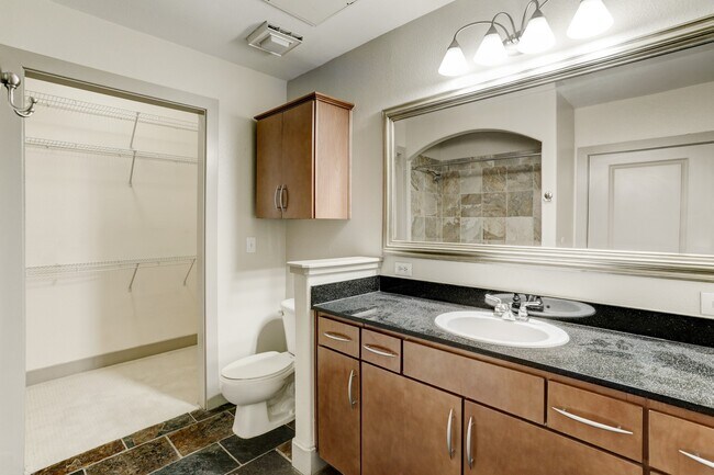 Building Photo - 1901 Post Oak Blvd