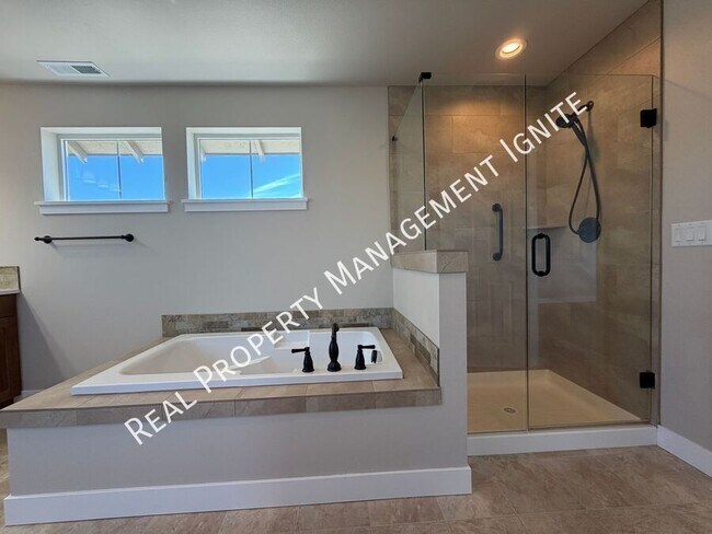 Building Photo - 2713 NE Black Oak Pl