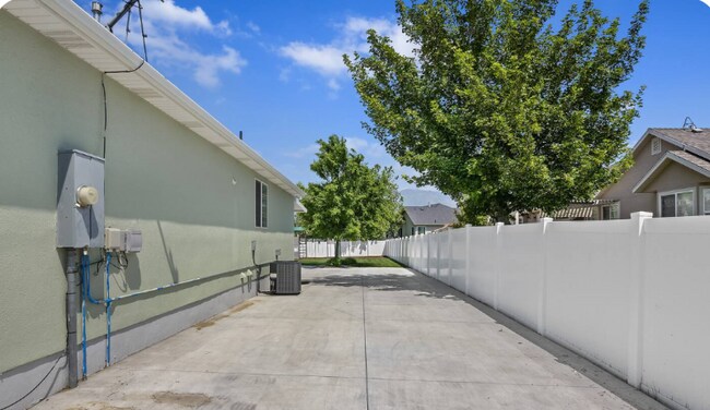 Building Photo - 2884 N 675 E