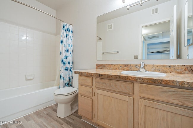 Building Photo - 4925 E Desert Cove Ave
