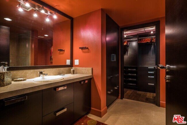 Building Photo - 13700 Marina Pointe Dr
