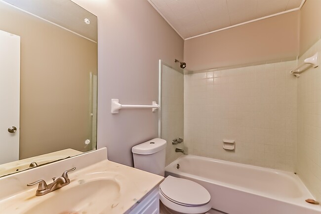 Building Photo - 3869 Caravel Dr