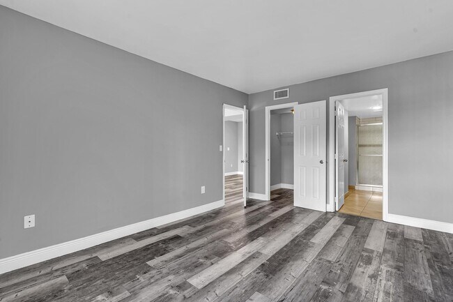 Building Photo - 4158 Inverrary Dr