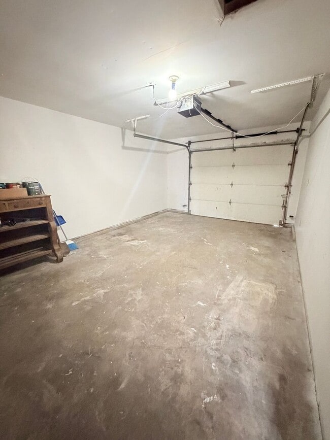 Building Photo - Now Showing this 4 Bedroom/2 bath in New Whiteland, IN