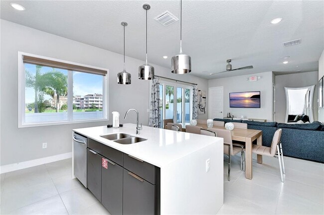 Building Photo - 7740 Sandy Ridge Dr