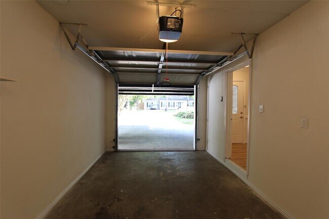 Building Photo - 6505 Sivley St
