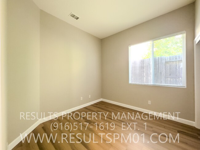 Building Photo - Lovely 4 bedroom Roseville home Olympus po...