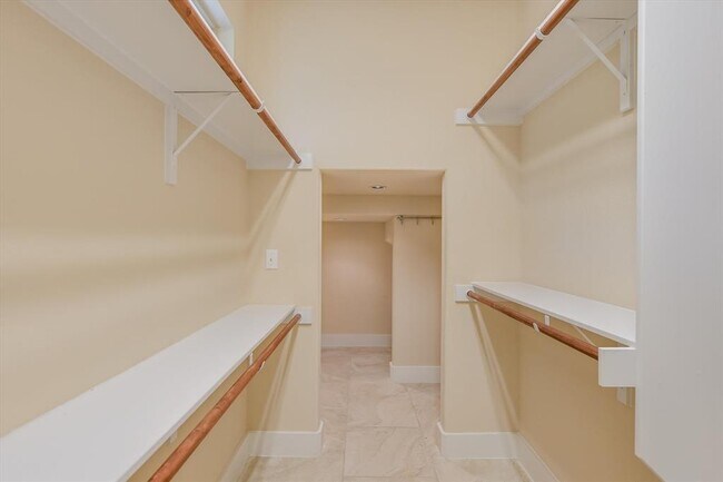 Building Photo - 10908 Railway Ln