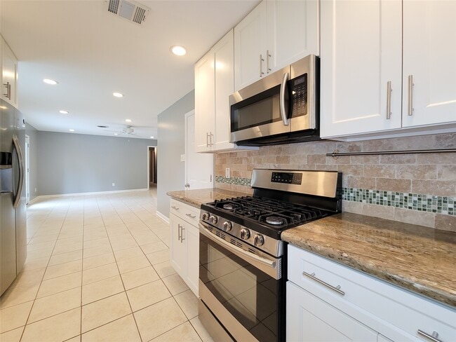 Building Photo - 5846 Ettrick Dr