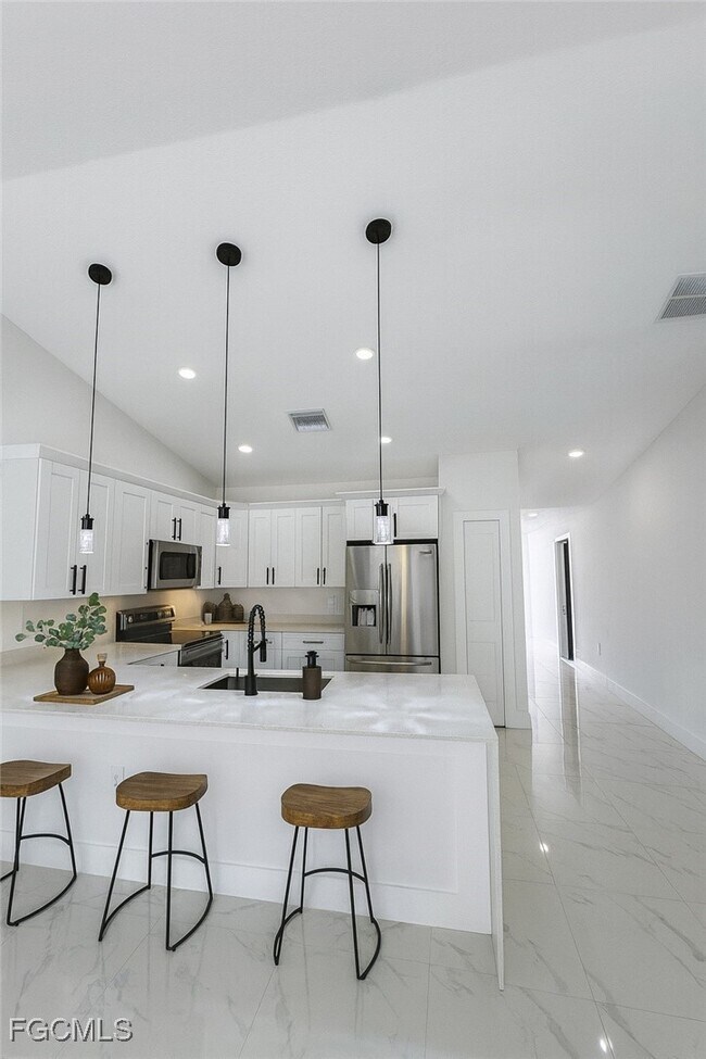 Building Photo - 668 Chemstrand St E