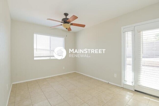 Building Photo - 3 Bedroom Pet-Friendly Home in TUCSON, AZ with Main Street Renewal