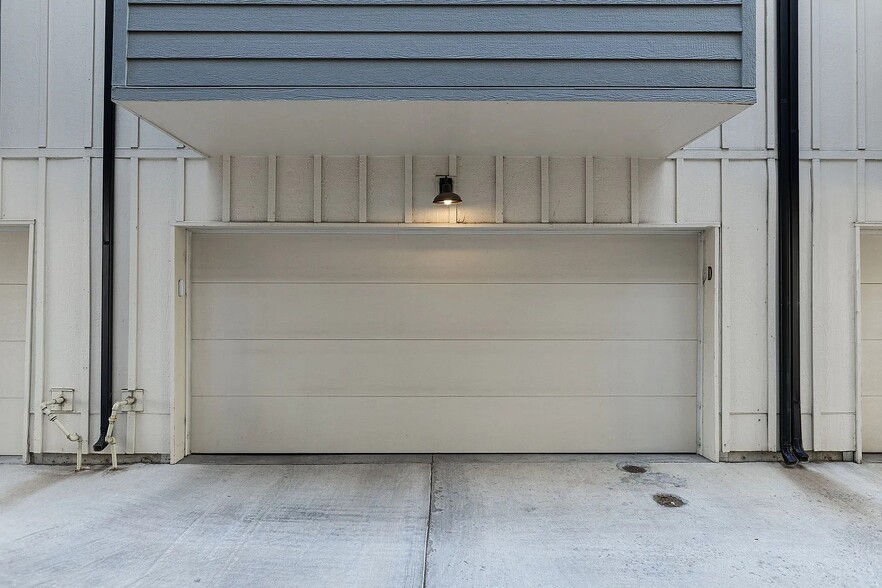 Private 2-Car Garage - 3505 S Marion St