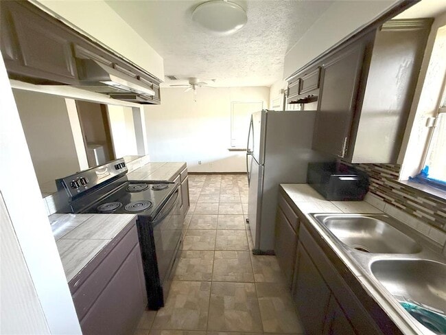 Building Photo - 7130 Kings Dr
