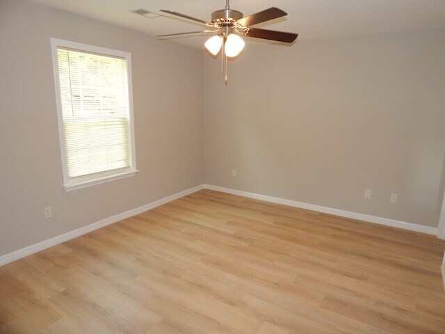 Building Photo - 415 Laurel Grove Ct