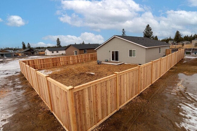 Building Photo - Brand New Home - 3bdrm 2.5ba - The Reserve in the Pines - La Pine, OR