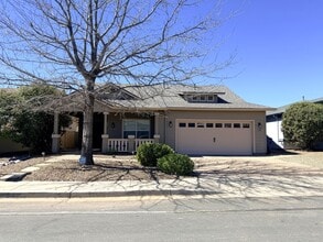 Building Photo - Adorable 3 Bedroom - 2 Bath - 2 Car Garage in Quailwood