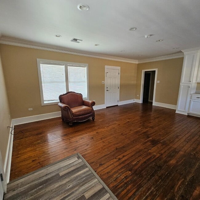 Building Photo - 1007 LA-20