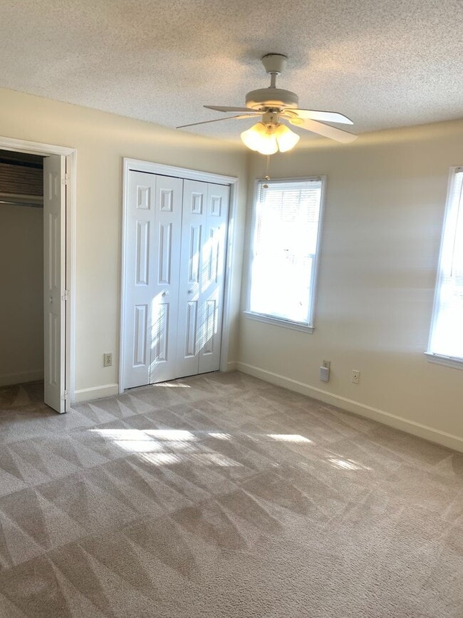 Building Photo - 5520 Kaplan Dr