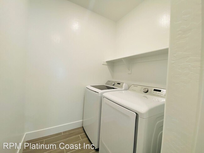 Building Photo - 4 br, 2.5 bath House - 978 Lester Ave.