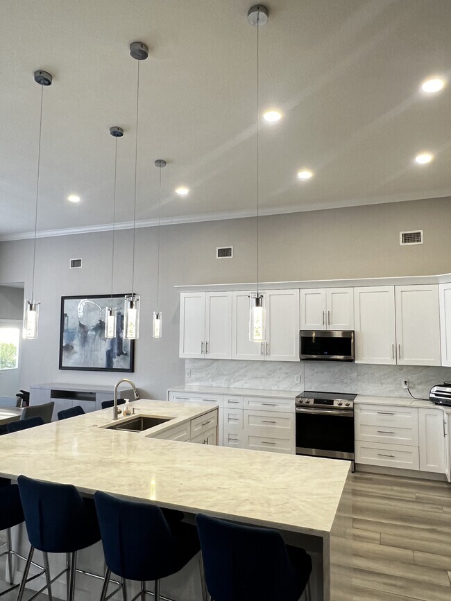 Building Photo - 14120 Reflection Lakes Dr