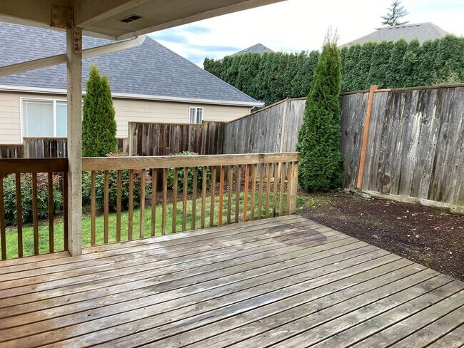 Building Photo - Two Bedroom Duplex in South Salem