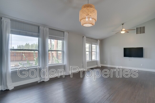Building Photo - 4741 W Woodside Ave