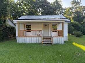 Building Photo - Nice 2 Bed 1 Bath