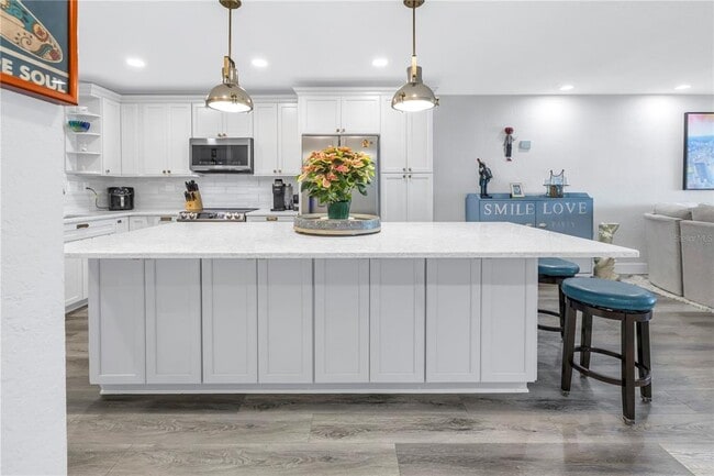 Building Photo - 800 Madonna Blvd