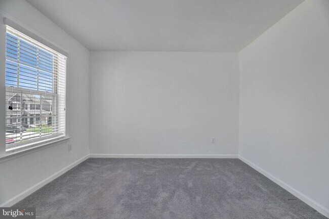 Building Photo - 8008 Hubble Dr