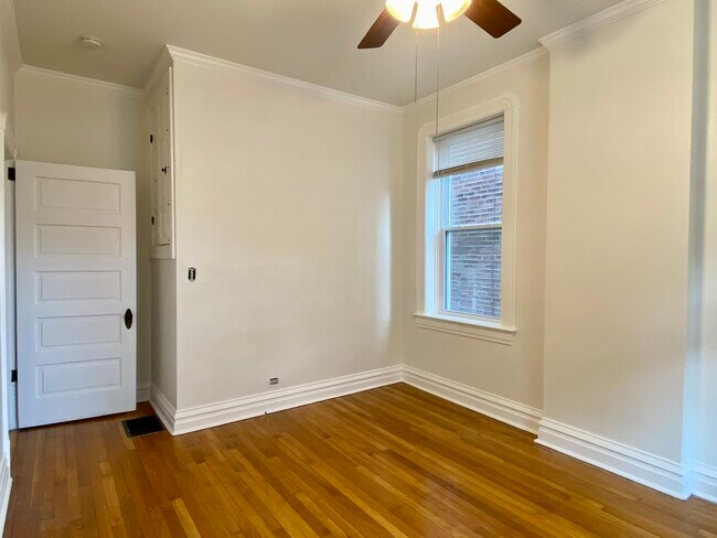 Building Photo - 750 Dover Pl