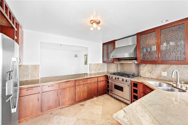 Building Photo - 1060 Skyline Dr