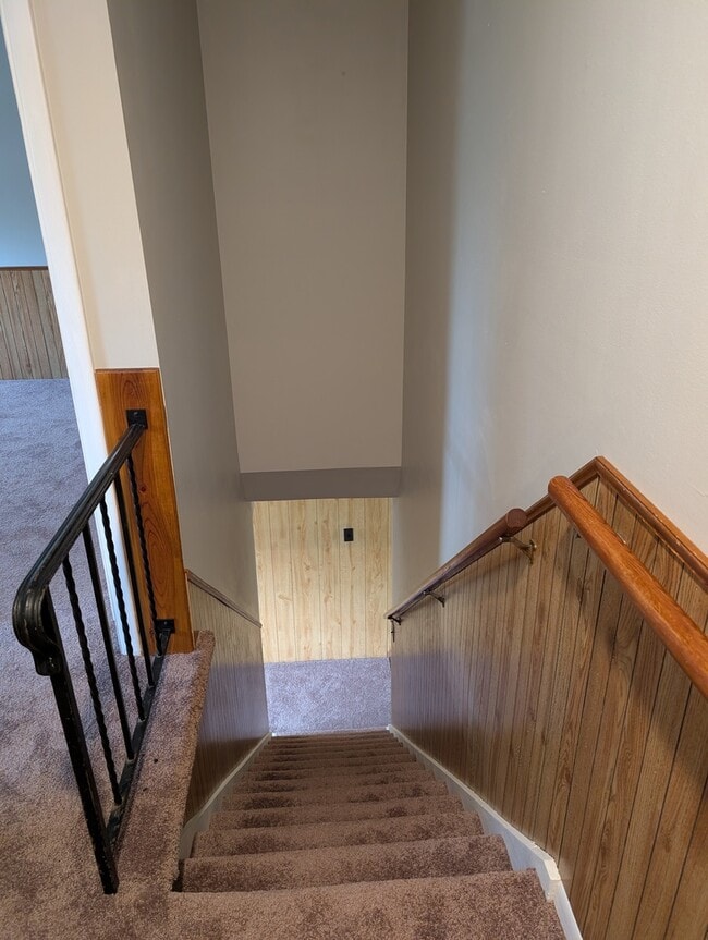 Building Photo - 208 Dee Rd