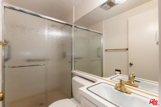Building Photo - 6732 Hillpark Dr