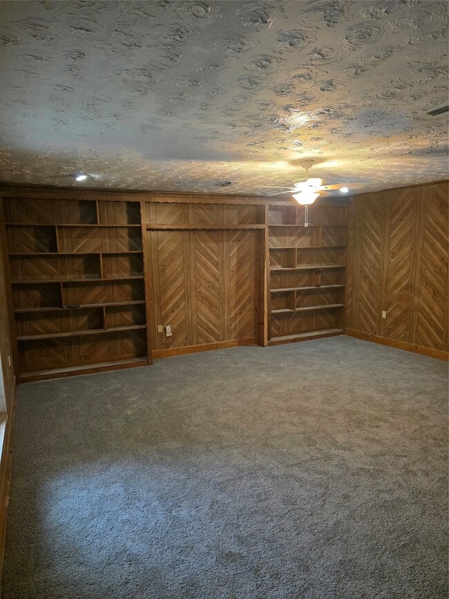 Building Photo - 9626 Guest St