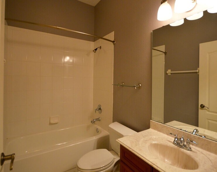 Building Photo - 610 Victoria Hills Dr