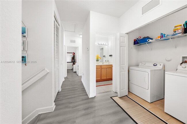 Building Photo - 16958 SW 92nd St