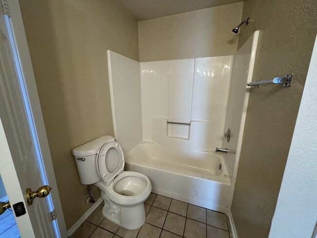 Building Photo - Olive Square 2 Bedroom Townhouse