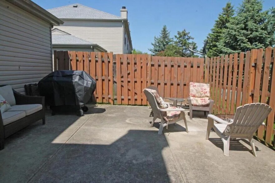 Building Photo - 5702 Mango Ln