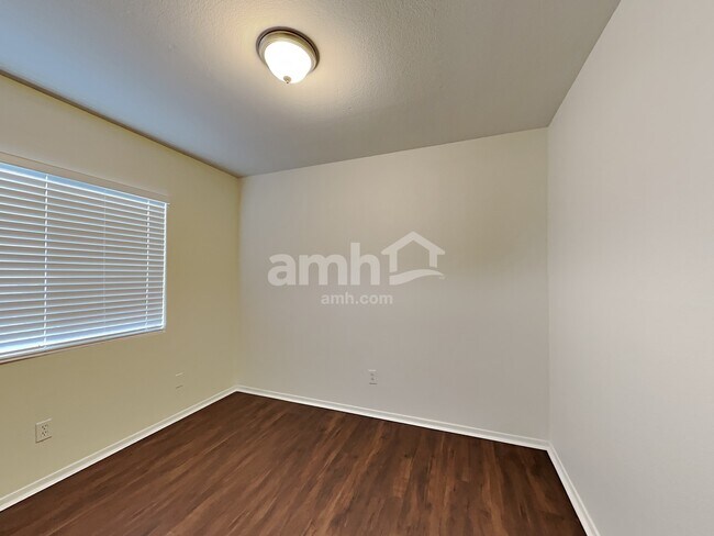 Building Photo - 11583 W Holly St