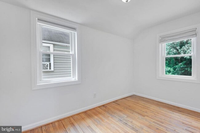Building Photo - 2842 30th St NE