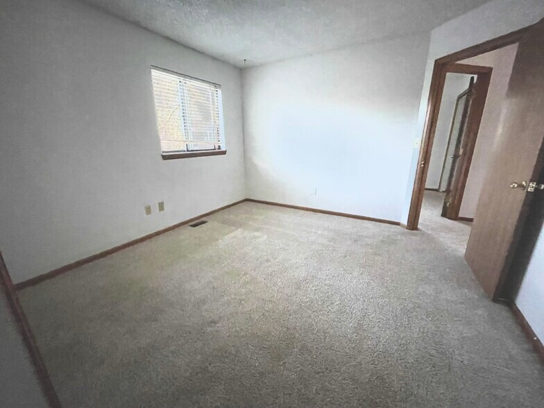 Bedroom - 1760 S Ammons St