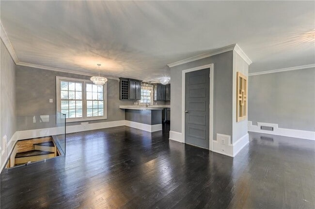 Building Photo - 2325 Elmwood Cir SE
