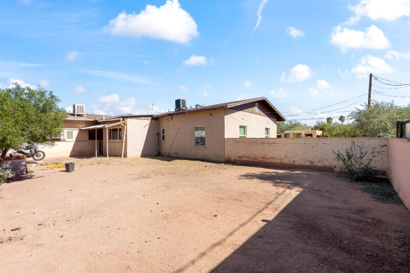 Building Photo - 3833 N Tyndall Ave