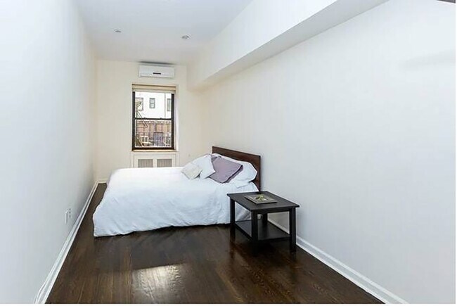 Building Photo - 325 W 57th St