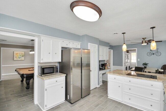 Building Photo - 1807 Saddlecreek Dr