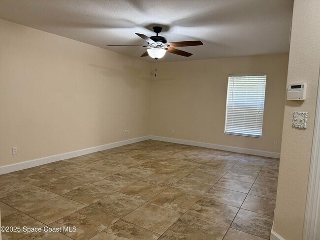 Building Photo - 2613 S Park Ave