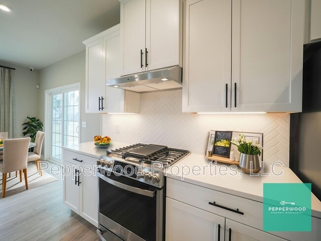 Building Photo - 7204 Red Cedar Trl