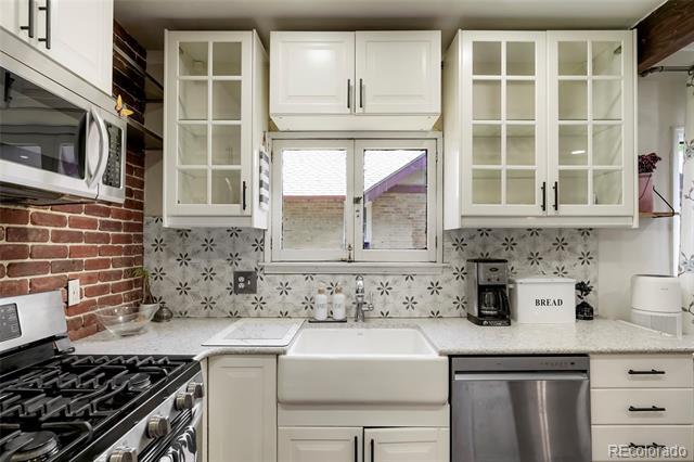 Building Photo - 2810 Dahlia St