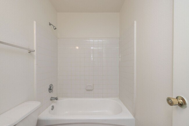 Building Photo - Two-bedroom Unit in Richmond Condo